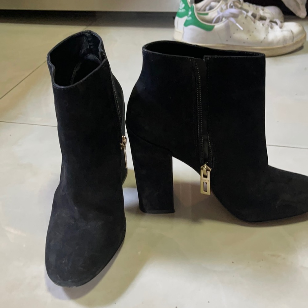 Schutz black 3-4 in heel black suede bootie size 6b